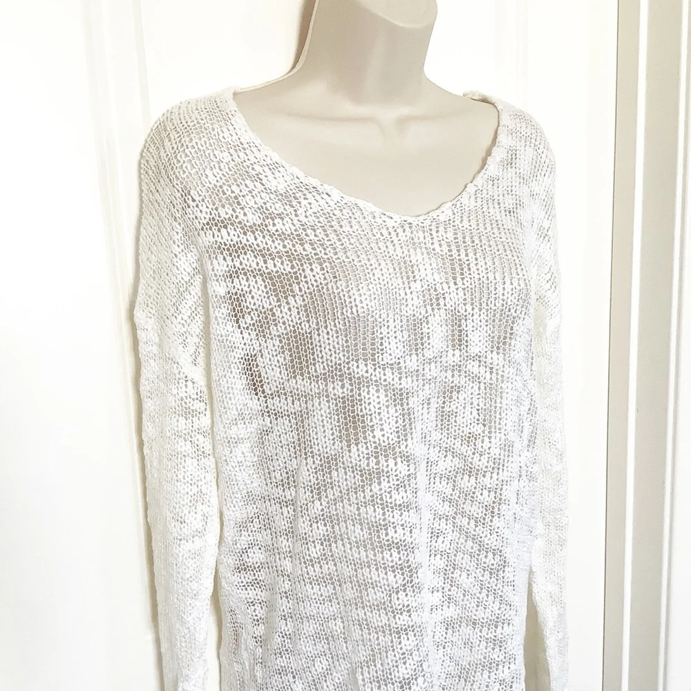 NWT Quinn Womens Size Medium Long Sleeve Split Hem Lightweight Sweater